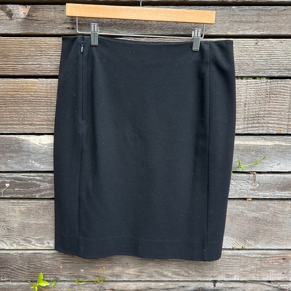 DIANE von FURSTENBERG Black knee length knit skirt  - Size 14 - Picture 2 of 3